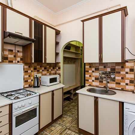 Квартира Подобово В Центрі На Вулиця Скорика 25 Колишня Чайковського Біля Філармонії Лвив Екстериор снимка